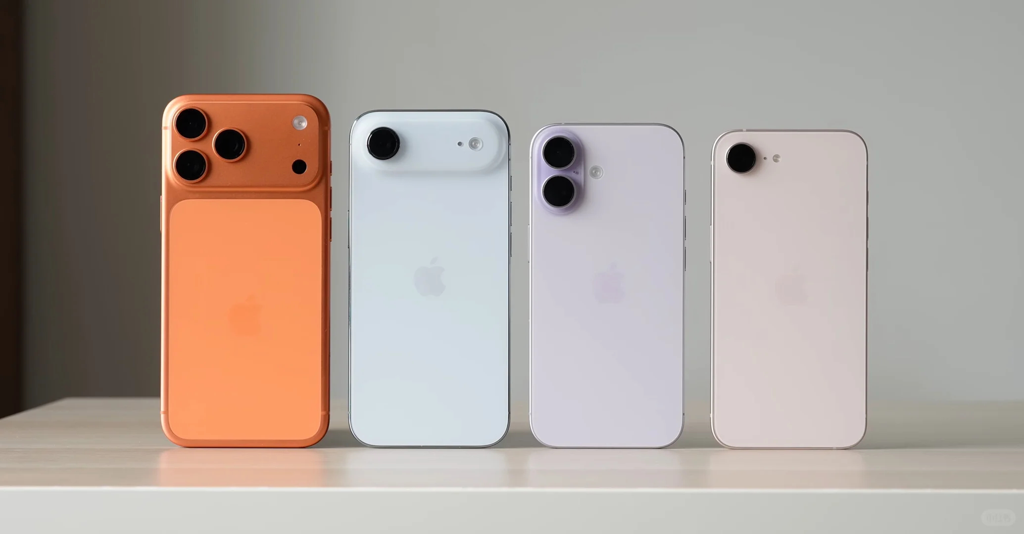 这四款iPhone17里如果手持有两款的话那绝对是苹果的真爱粉因为很少有人会双持