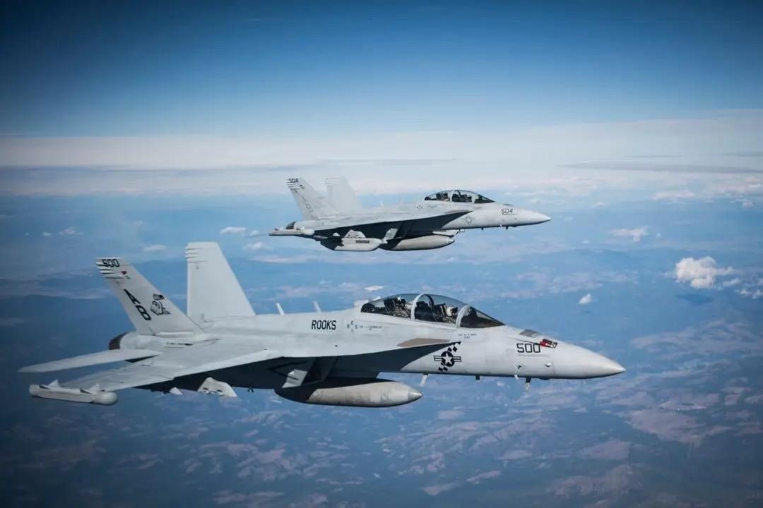 超100枚导弹连夜突袭！美军反恐背后藏着全世界都关心的真相

当叙利亚沙漠的夜空