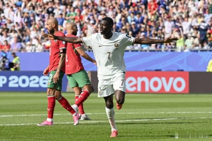 【登贝莱：姆巴佩赛前告诉我留在中路】法国队2-0击败摩洛哥晋级世界杯半决赛后，奥