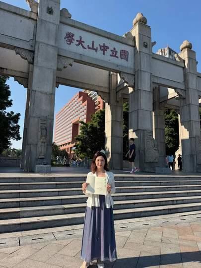 广州56岁大姐，干了36年财务、坐过企业CFO，今年8月刚退休，9月就背着书包进
