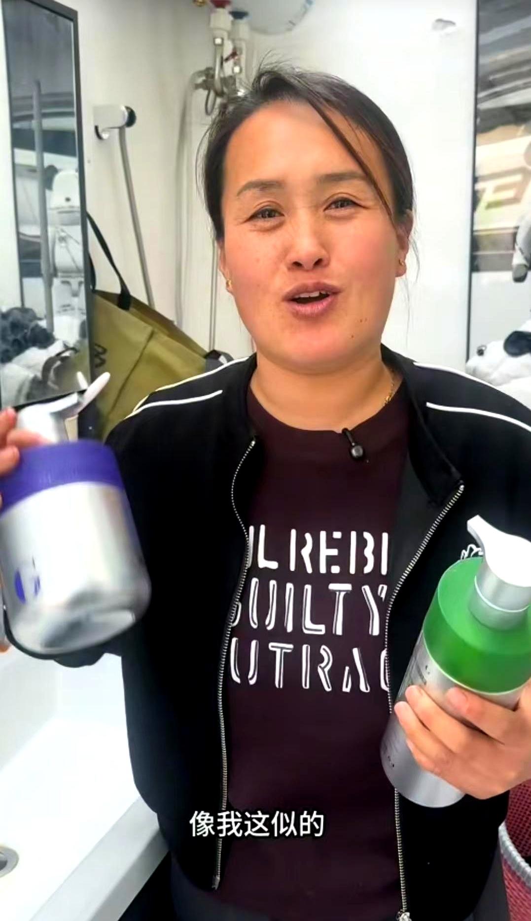 同在一个公司起家，亲戚之间同台卖洗发水PK，这戏码可比电视剧精彩多了！
大嫂跑去