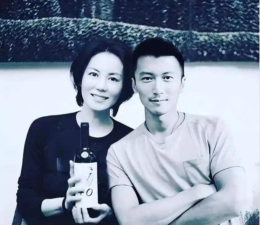 恩爱 12 年难抵残酷现实？谢霆锋王菲感情近况曝光，很多人看完之后感慨万千，这样