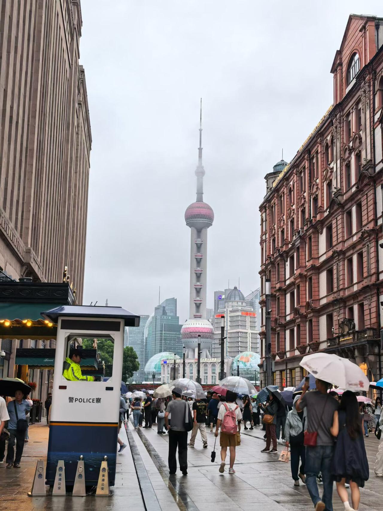 最近有个挺强烈的感受：AI时代，经验和判断力反而更值钱了。

坦白说，我已经很久