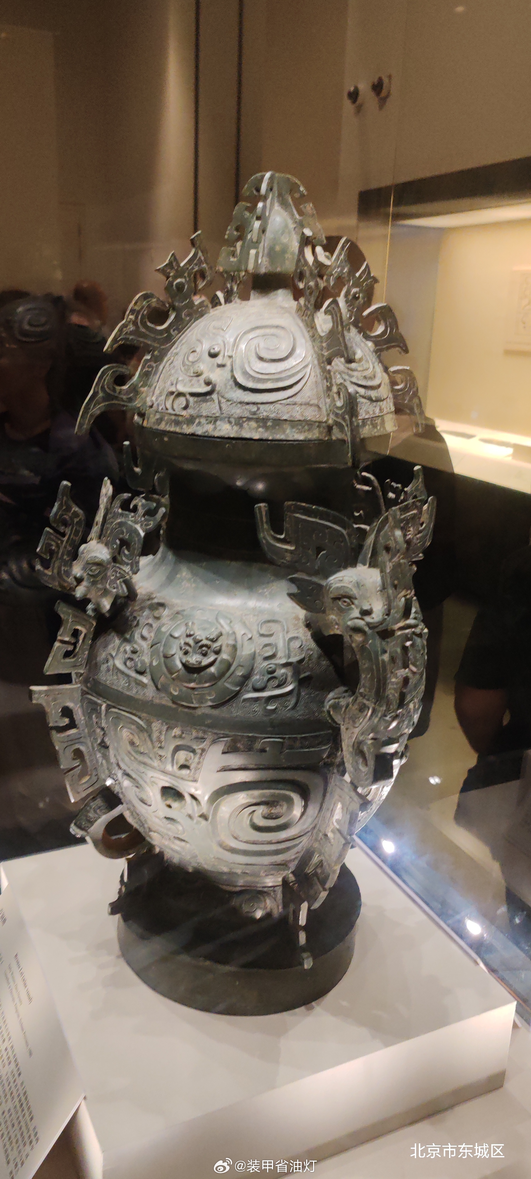 我们大多在复刻父母的人生轨迹，父母的生活状态往往成为子女的既定路径，真正能超越父