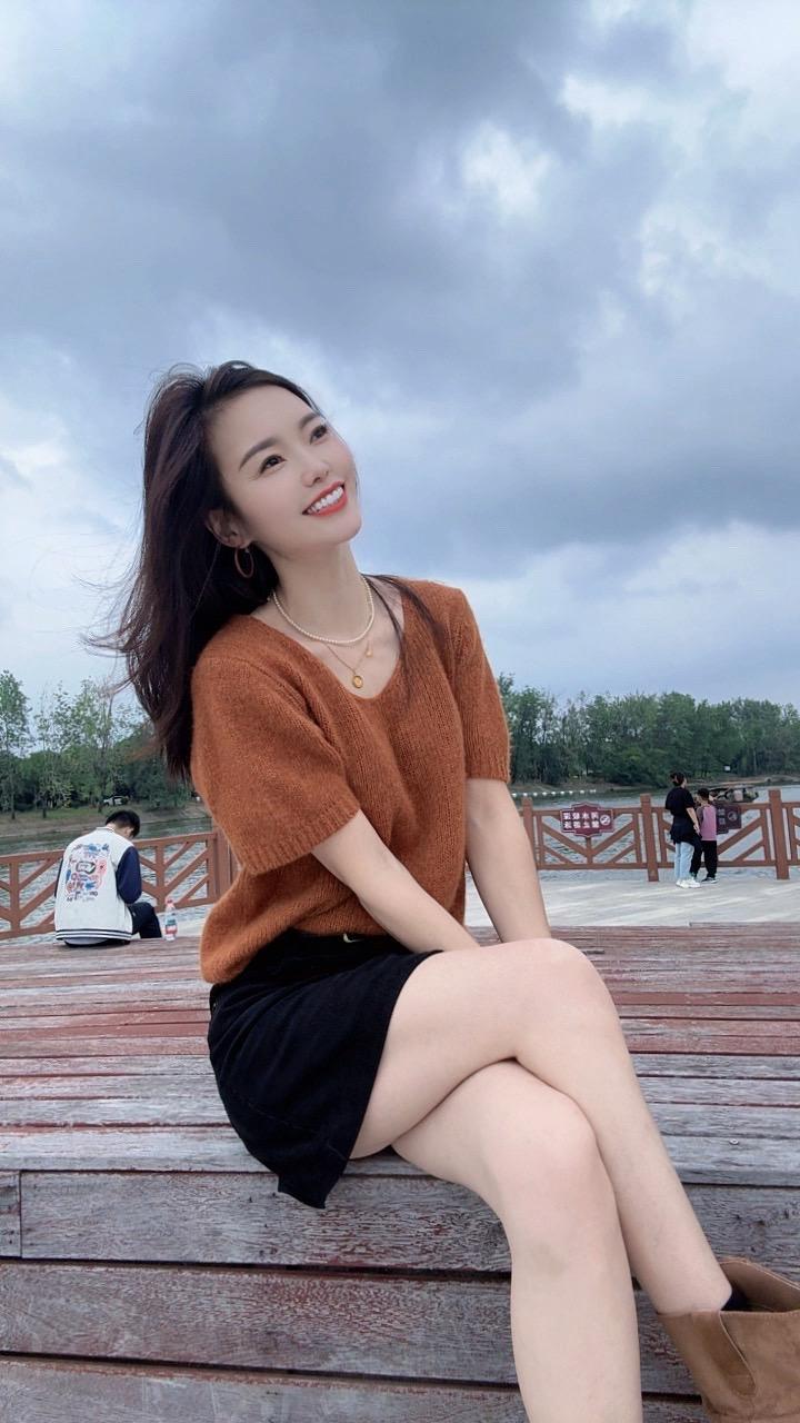 如果有人跟你说我的坏话，           全信就对了，然后，离我远点…