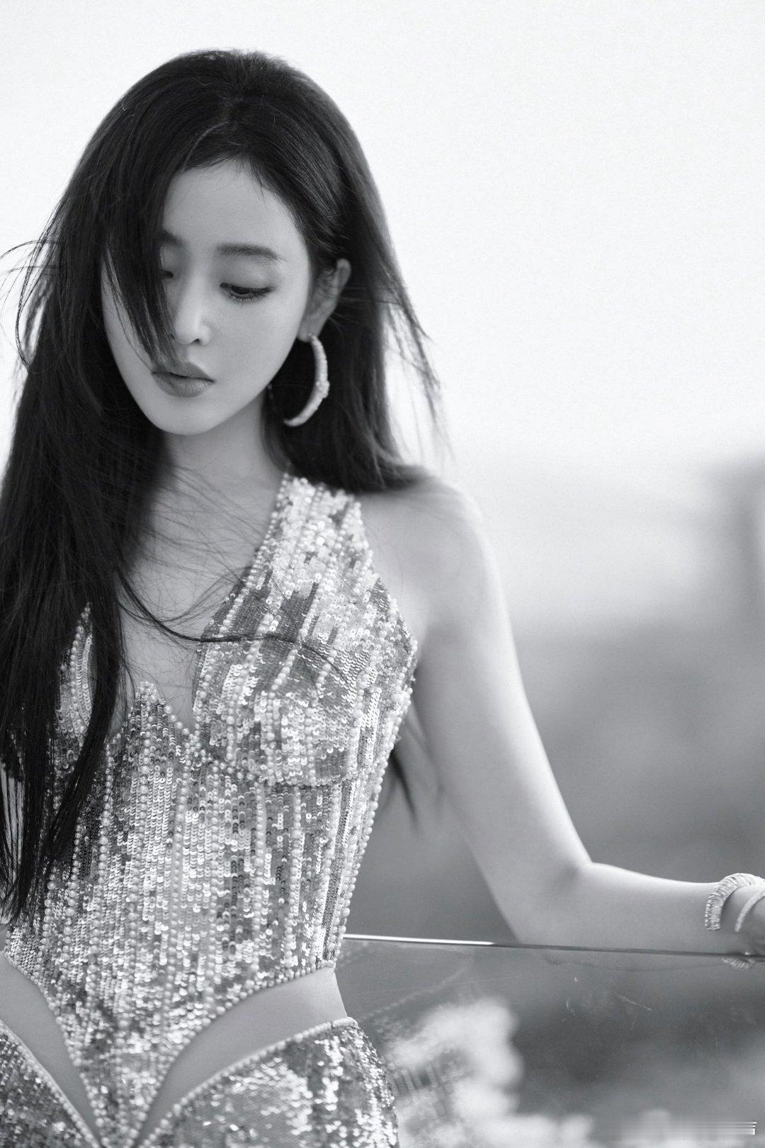 张天爱太让人动容！以热忱筑公益基金护肿 瘤 患 儿，高效推进灾后妇童庇 护，台前