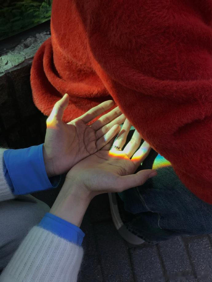 黄星眼睛怎么了黄星的眼睛黄星 戒指 有点担心黄星的眼睛，希望只是小状况，别硬撑，