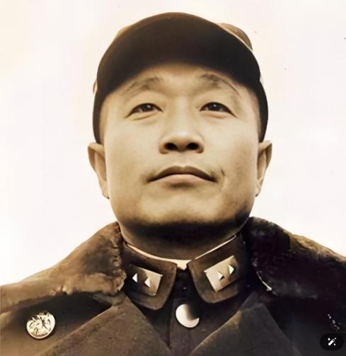 1948年冬，杜聿明部下擒获7名解放军，他随即签令：原地击毙，副参谋长冒死阻止，