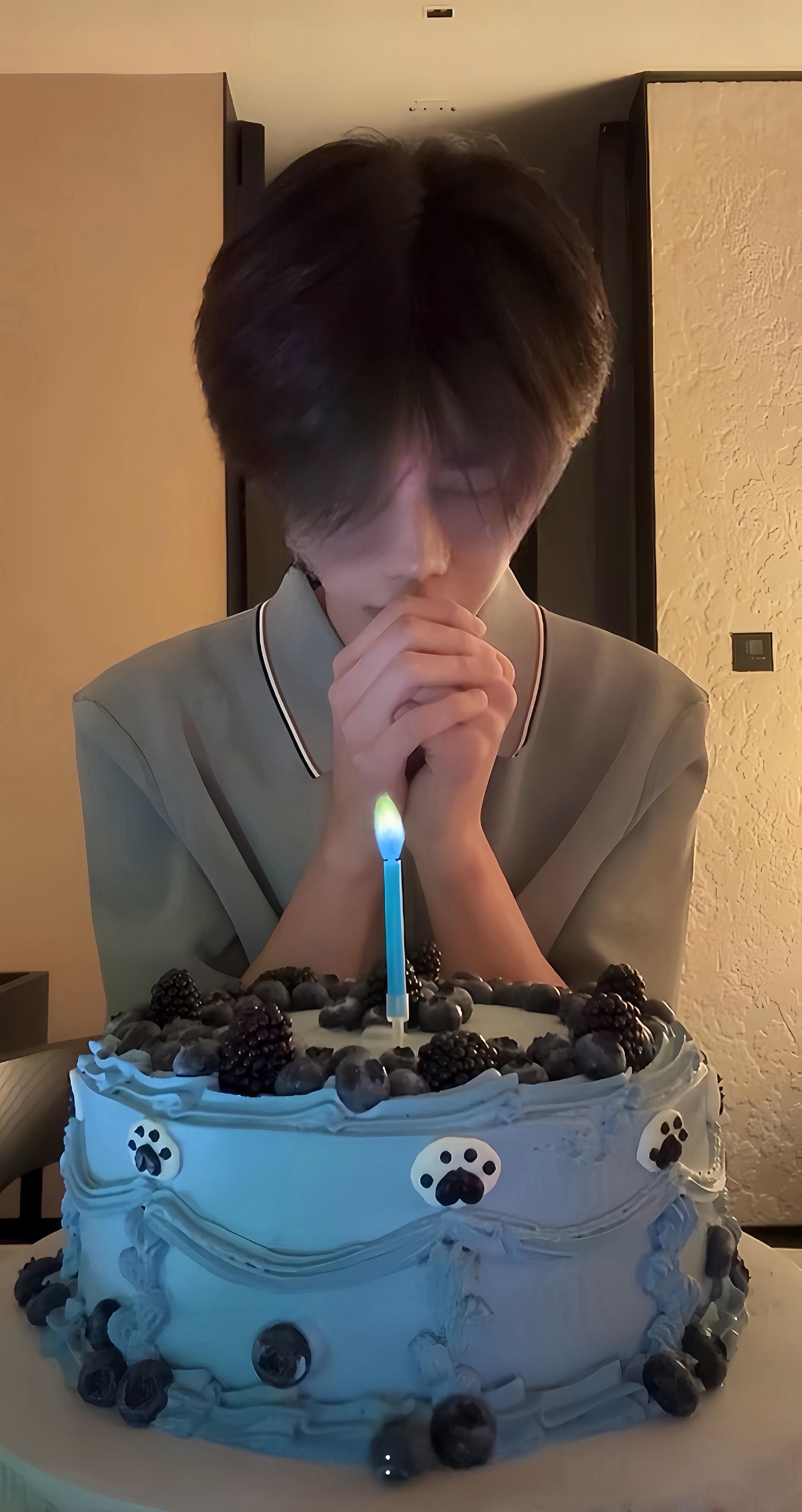 生日快乐ttgg！  喜欢你的这6年，我很幸福，真的...