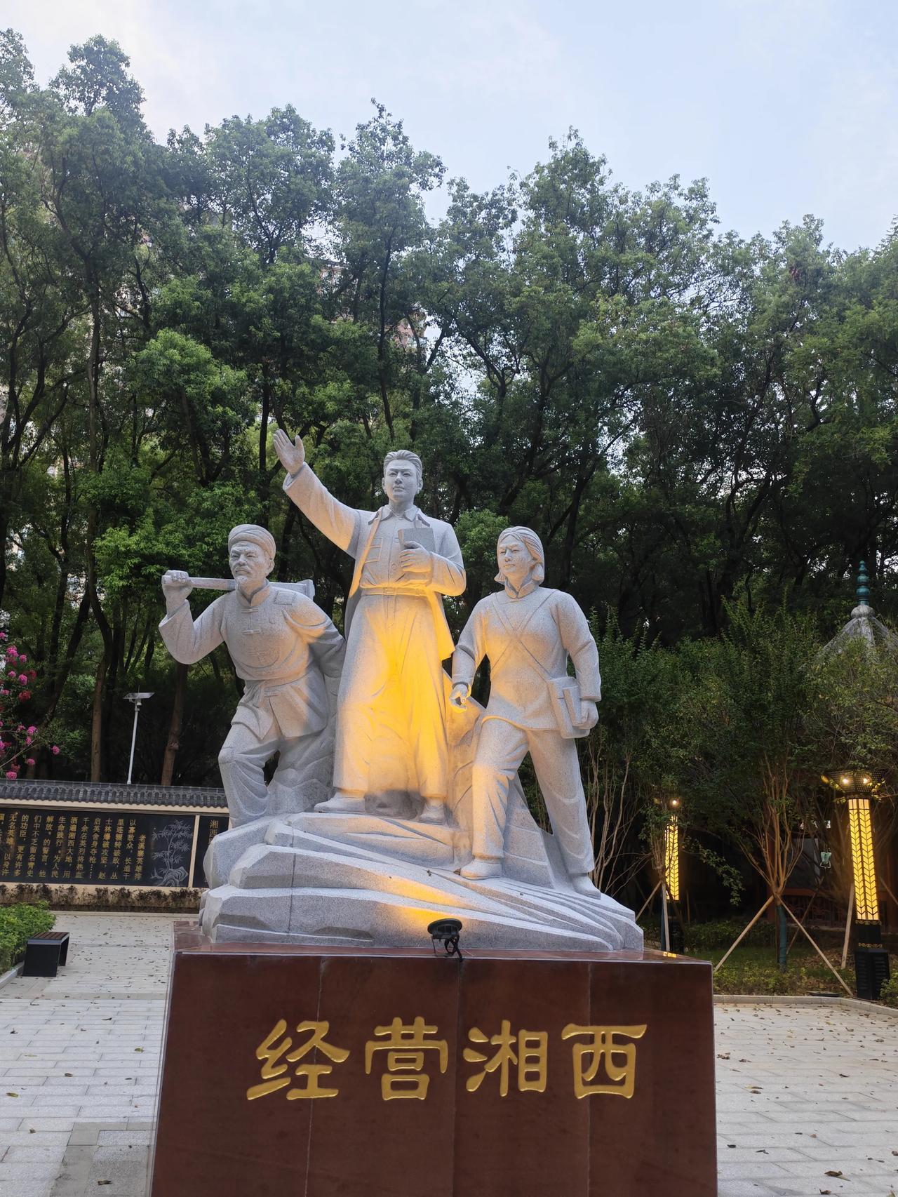 往日出行随手拍，一座群雕，一个故事，一段不平常的岁月……