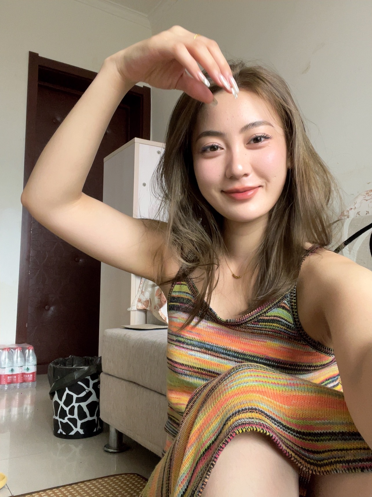 “无论你在寻找什么，亲情，友情，或爱情，终其一生，其实你都是一个人，极少有人能真
