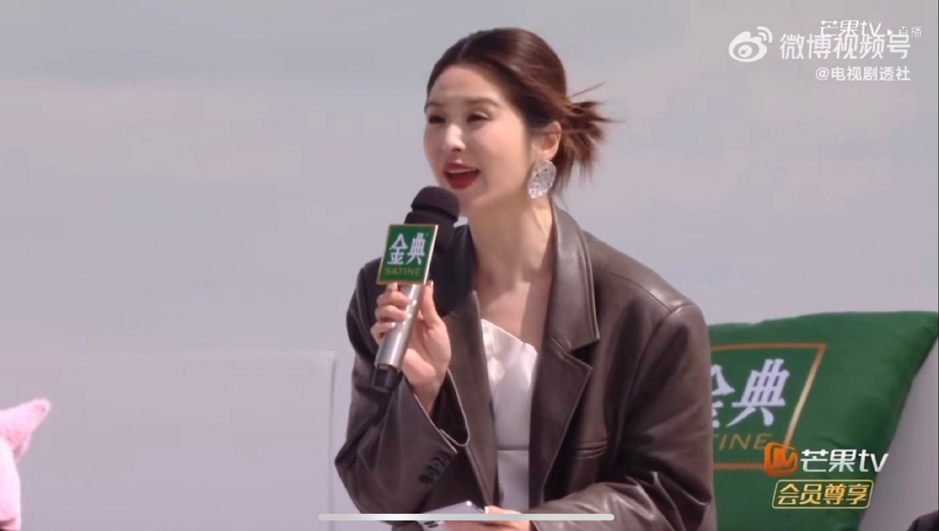 王珞丹回应当浪姐导演王珞丹cue浪姐导演乘风直播被丹姐的“求职现场”逗笑！求of