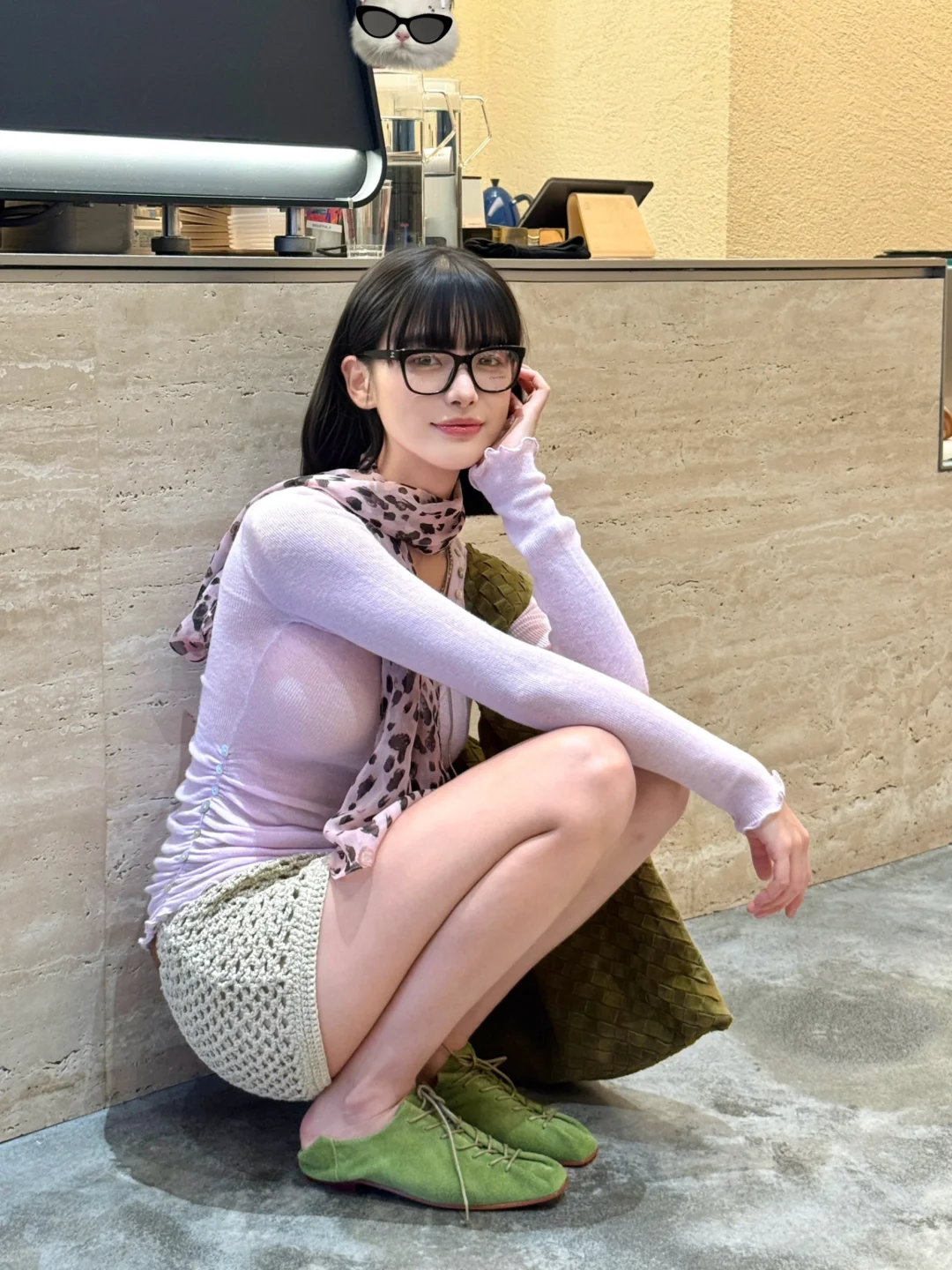 别躲，看着我的眼睛。