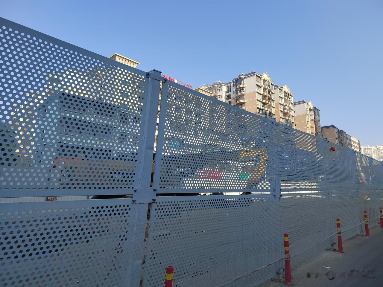 霞山区海滨大道南的工程持续这么久，对市民的出行影响，经常经过此路段的市民有苦说不