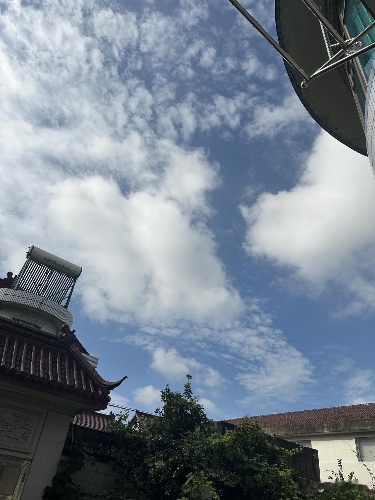 分享一张相册里随手拍的天空