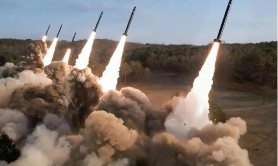 中国如果没有核武器中国还存在吗？梅德韦杰夫说，要是没核武器，俄罗斯早就没了，强大