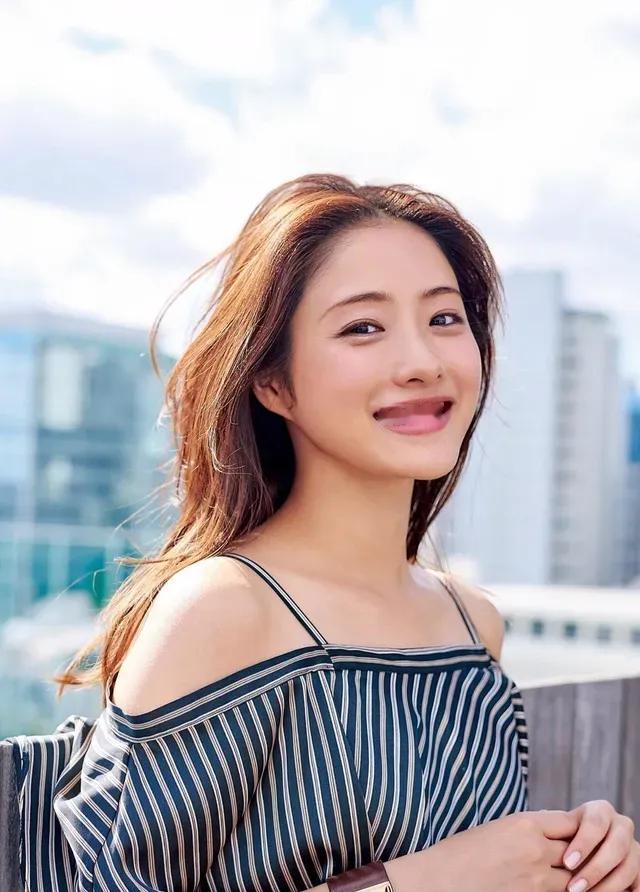 非常治愈的一段话：
做人，不管别人善不善，自己要心善；
做事，不管别人好不好，自