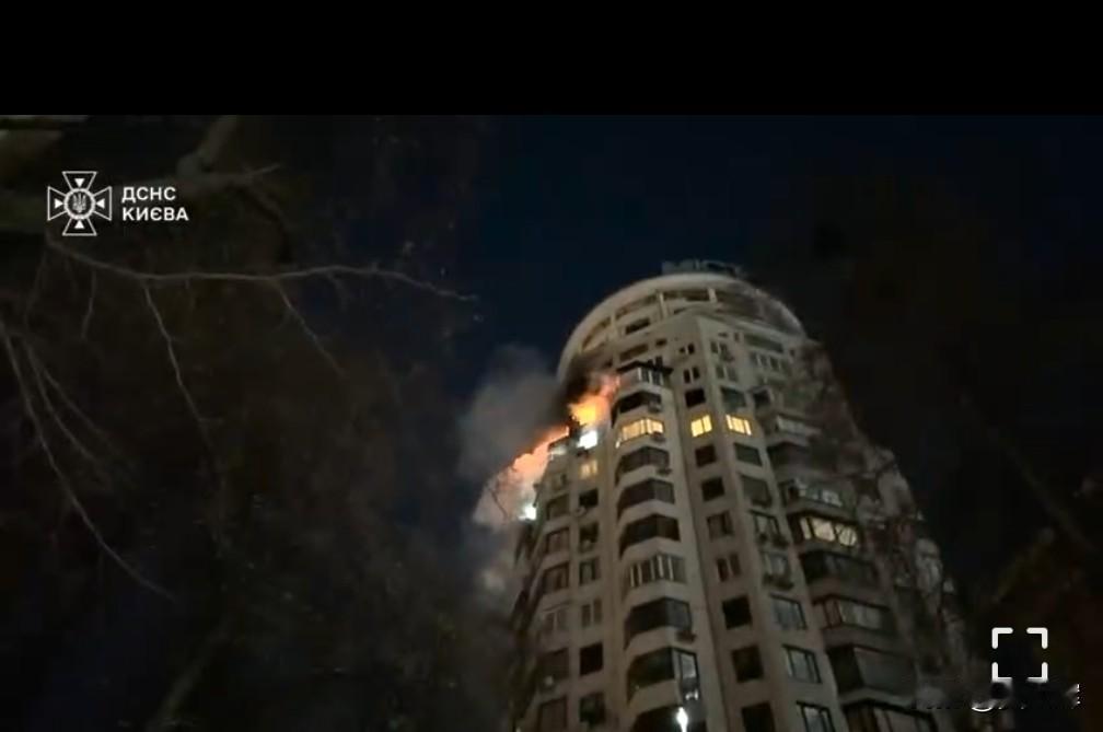 泽连斯基：俄发射超70枚导弹及450架攻击无人机

2月3日，针对昨夜今晨俄罗斯