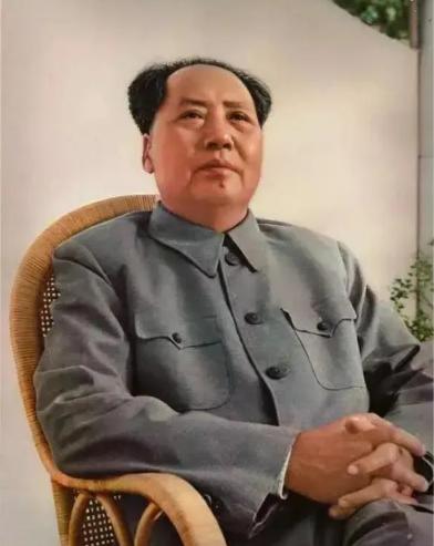 在中国历史上，一切统治阶级都害怕人民群众造反，总是千方百计处心积虑防备人民群众造