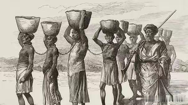 黑奴贸易里，奴隶贩子把黑人扒得精光、让男女挤在一起，表面看是省钱省事，实际上是一