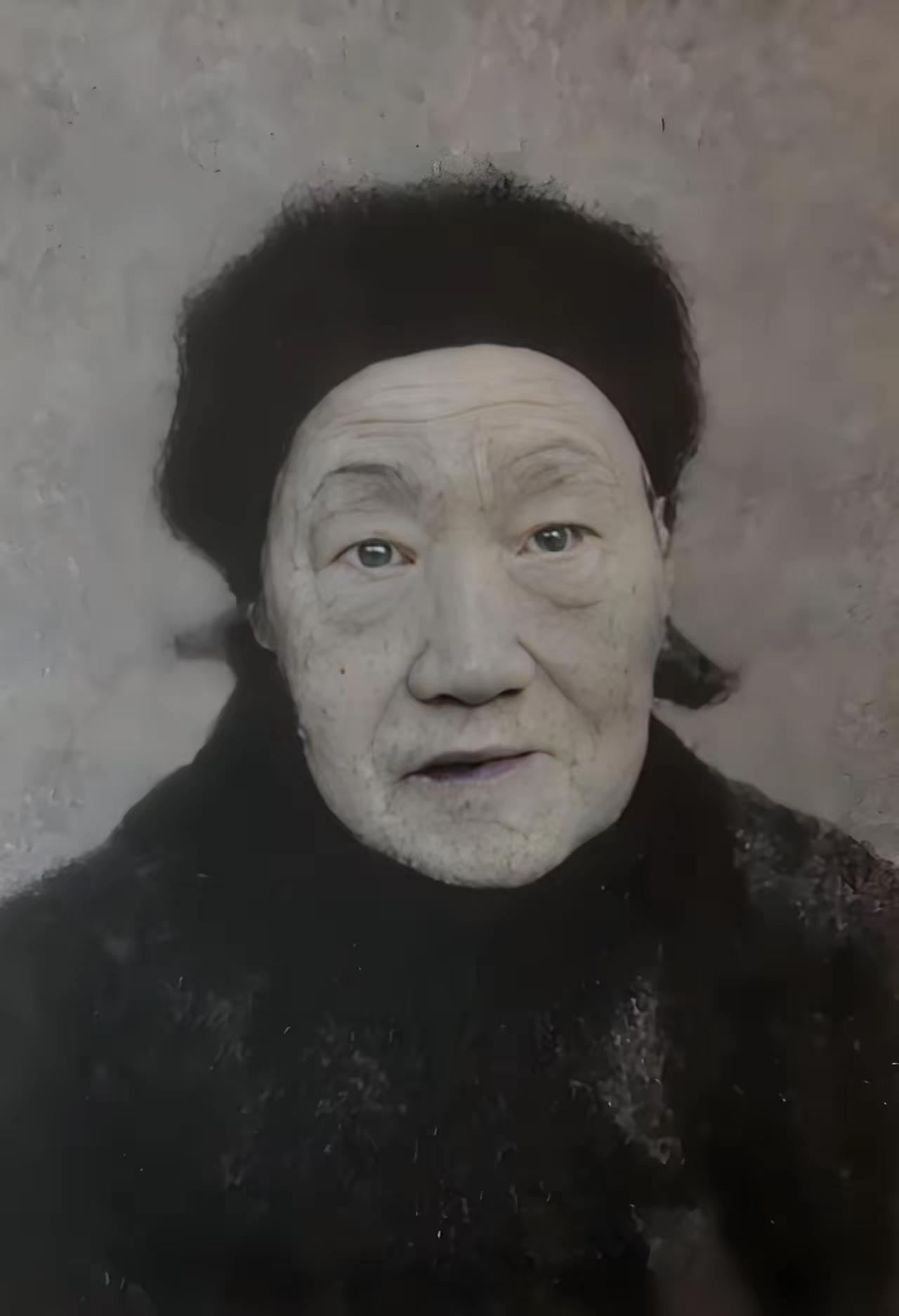 杨开慧牺牲后，是谁冒着杀头风险为她收殓遗体？是年仅19岁的普通女子郑家娟。她听闻