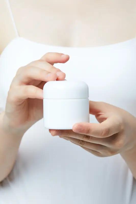 生理上悉心呵护身体。每日散步20分钟，促进多巴胺分泌；保证7 - 8小时睡眠，睡