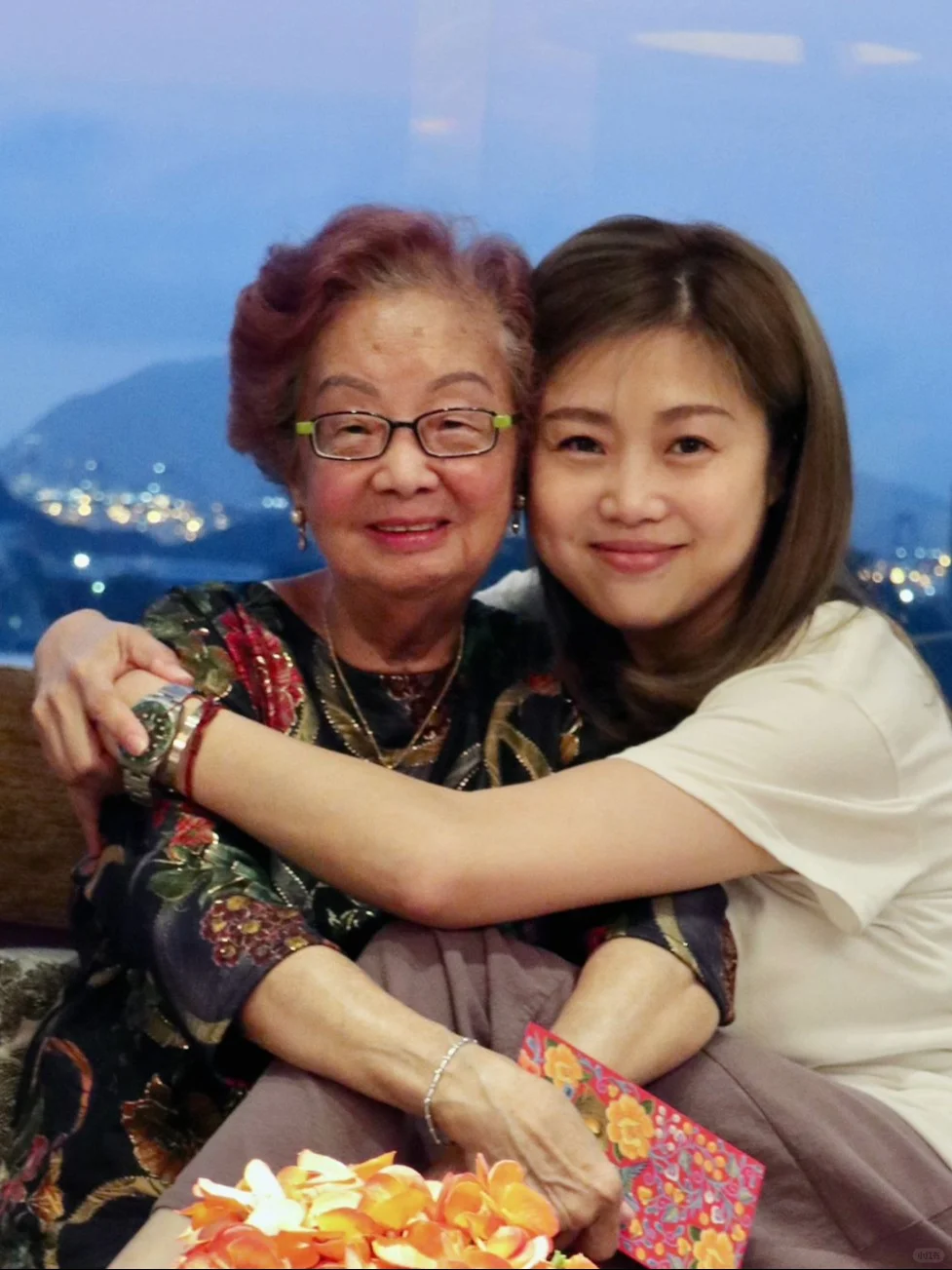 梅小惠丧母一周年晒照悼念！赞绝世好妈妈仍好心痛 	 TVB前戏剧总监梅...
