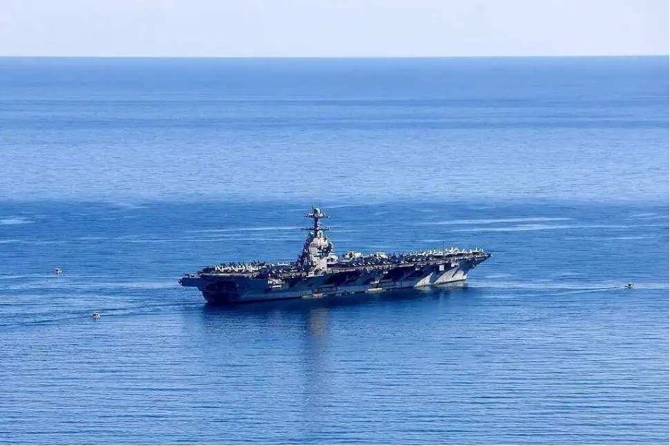 都说“福特号”进红海一定能火，这次还真没让人们失望——烧起来了。不过不是胡塞搞的