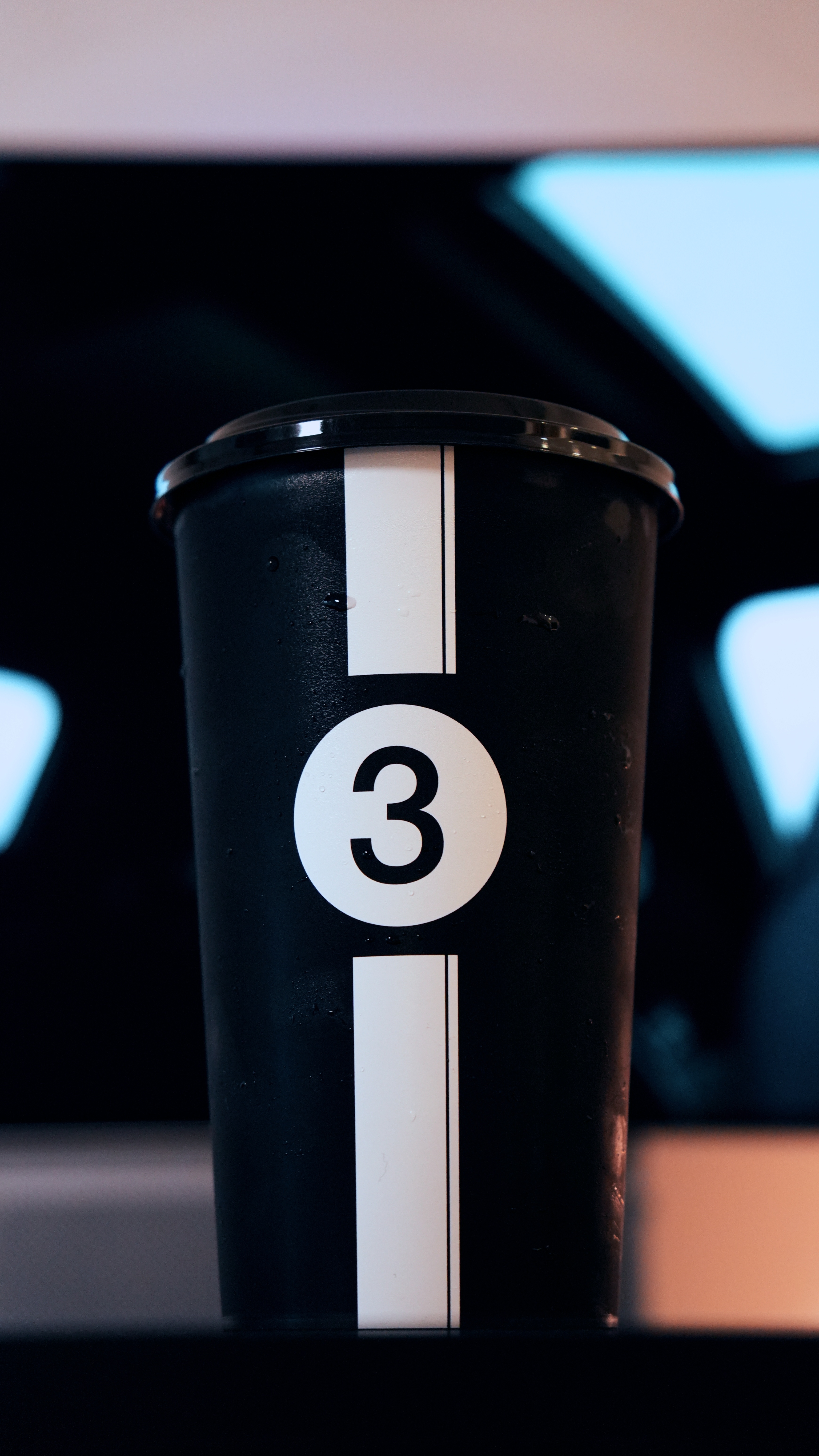 三立方咖啡跟mini联名款上线果断去买一杯，真的是超大一杯，豆子品质也不错主要这