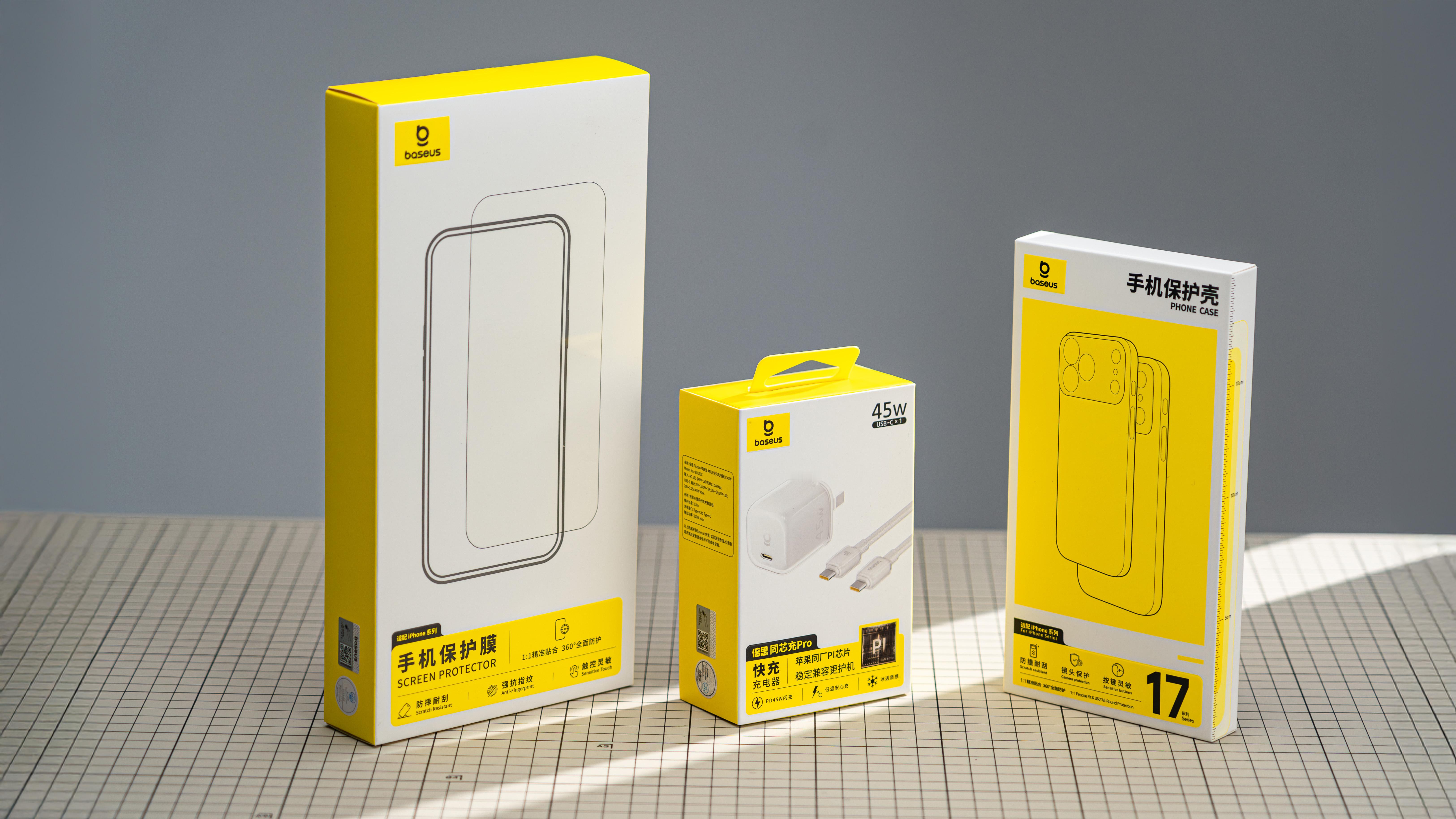 收到了倍思iPhone17系列的三件套 之前我也买过钢化膜，没有黑边还自带防尘舱