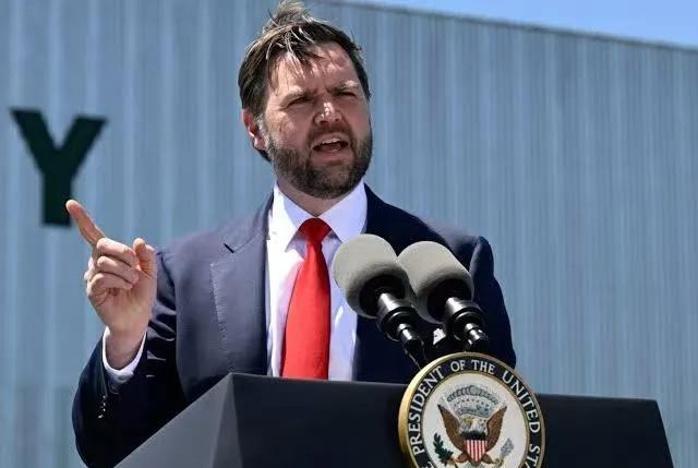 美副总统万斯谈判桌上“代理人”:汇报-请示-等回音

2026年4月初，维也纳的