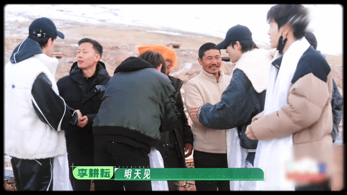 十个勤天我们会回来的 最动人的告别，是双向的惦记。当地人舍不得这群种地少年，孩子