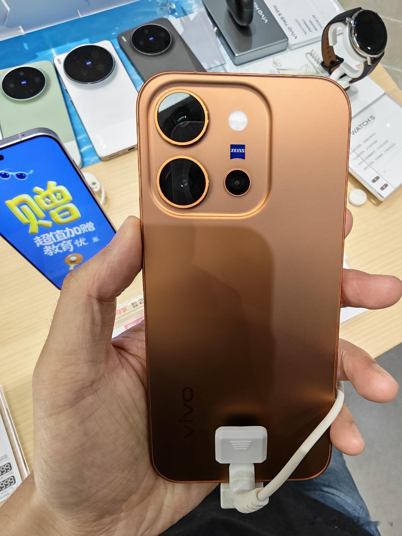 vivo X300E算是高颜值，最性价比的蔡司旗舰~

面对千篇一律的星环旗舰设