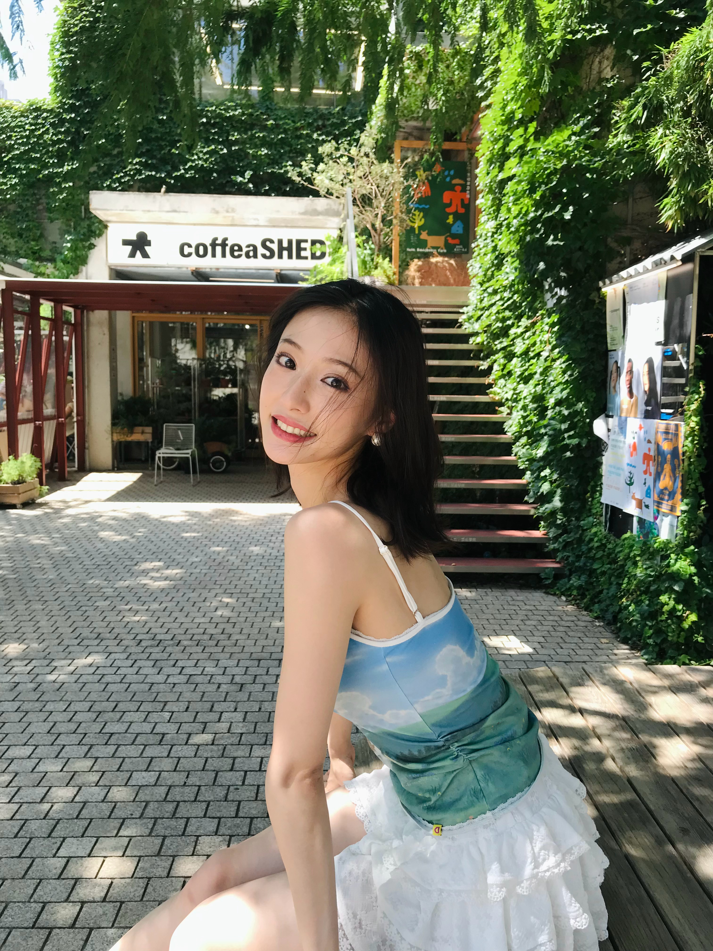 胡连馨   胡连馨+许晚信+林书意在复制粘贴的时代，你是手写的诗