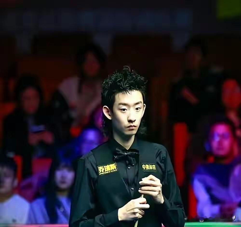 “吴宜泽VS马克·艾伦：00后新星能否撕碎‘半决赛心魔’标签？”
在斯诺克的璀璨