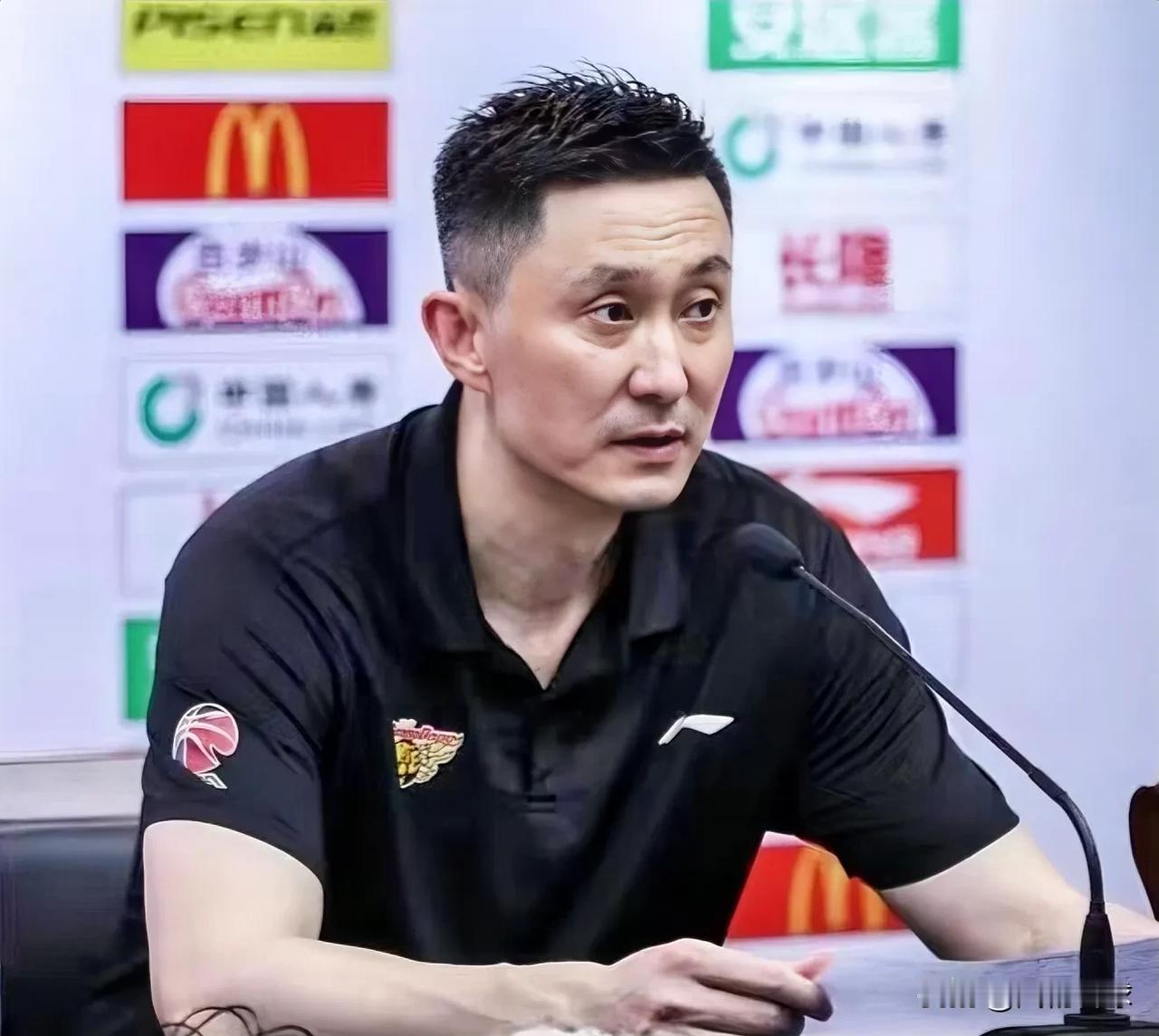 太意外了！广东爆冷102-109不敌广厦，杜锋批评这4人表现不合格是输球原因！
