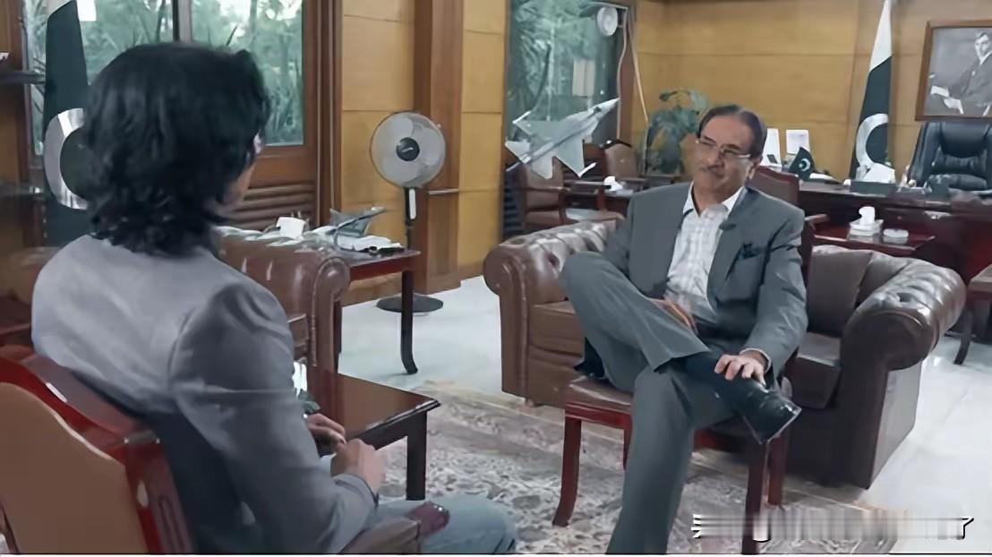 巴基斯坦真的是抖起来了，近日巴基斯坦国防部长在接受采访时洋洋得意的对记者说道。