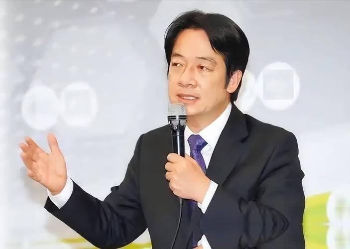听说咱们天天不出门，全在屋里敲键盘，琢磨着怎么用AI去操心对岸怎么投票？8月16