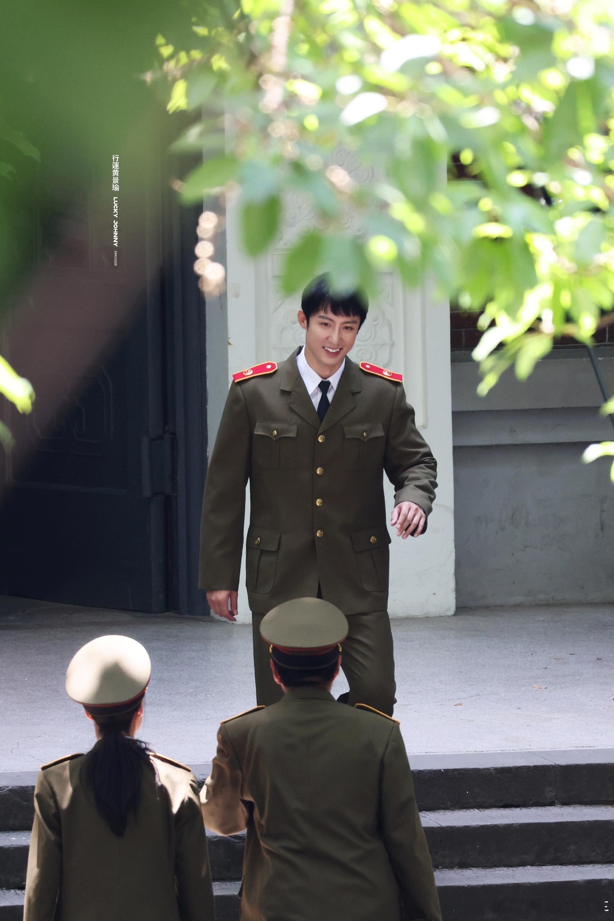 黄景瑜老辈子大学生就是清澈这顺毛造型也太乖了吧！黄景瑜把80年代大学生的清澈和质