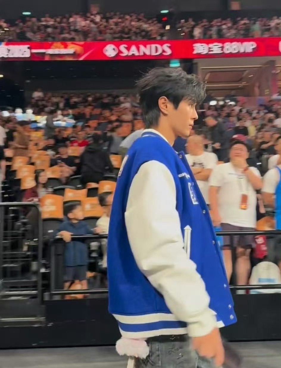 李汶翰[超话]杜华李汶翰现身NBA中国赛nba中国赛2025李汶翰 李汶翰在这呢