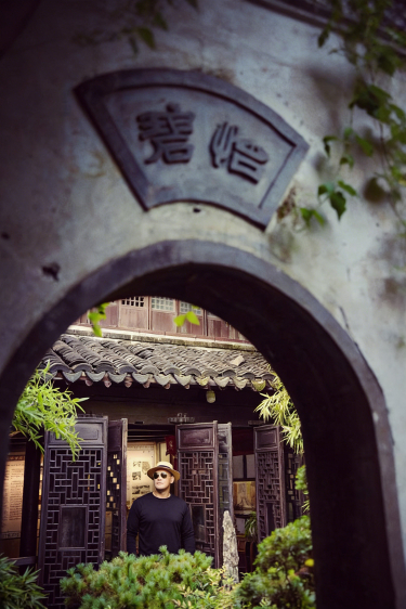 最近在追《宇宙闪烁请注意》，有期节目去了西塘古镇。一直想再去水乡走走，趁着春节有