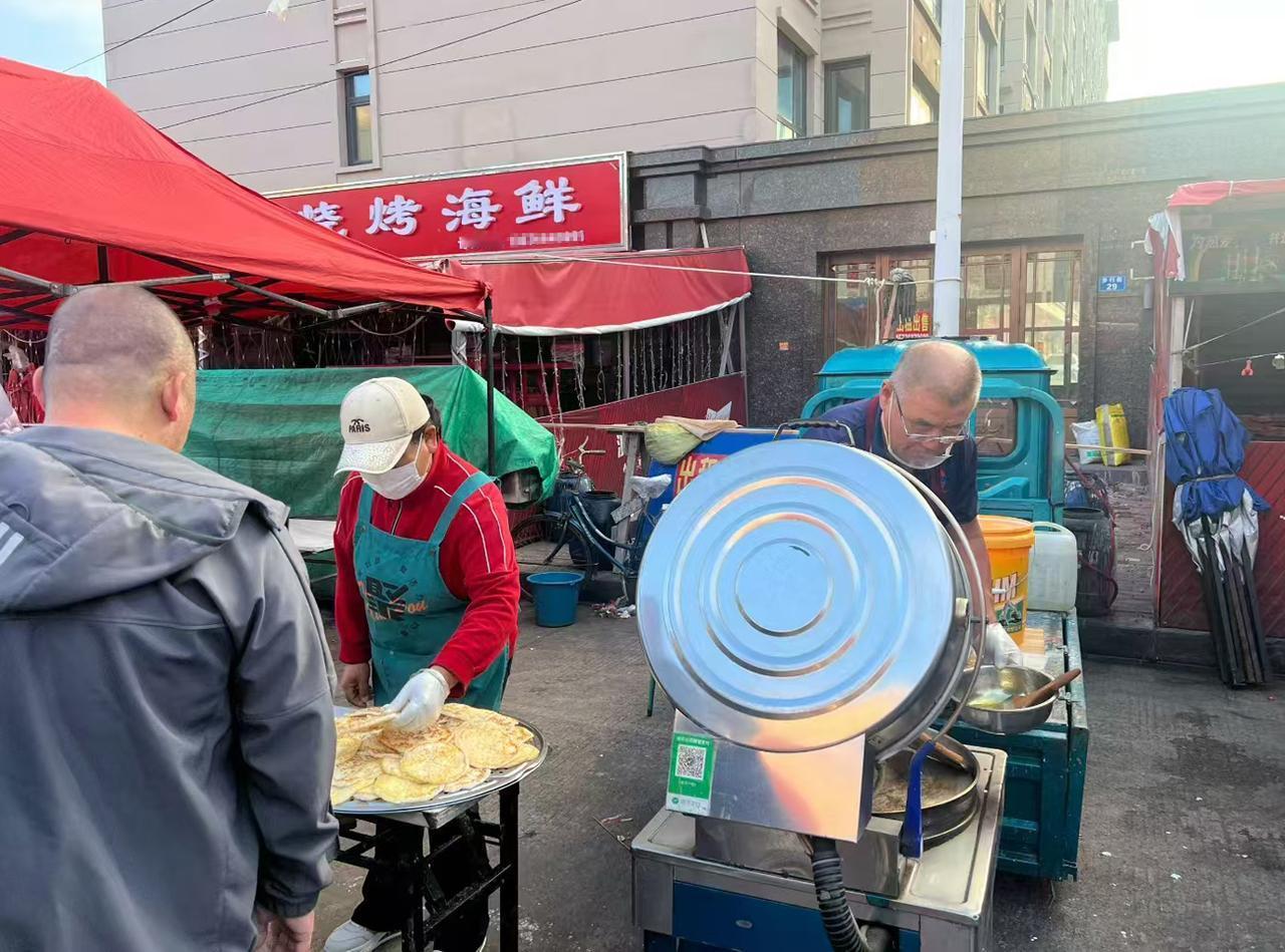 故土的温度，是东北人刻在骨子里的的热情和真诚。
作为土生土长的东北人，我从学校毕