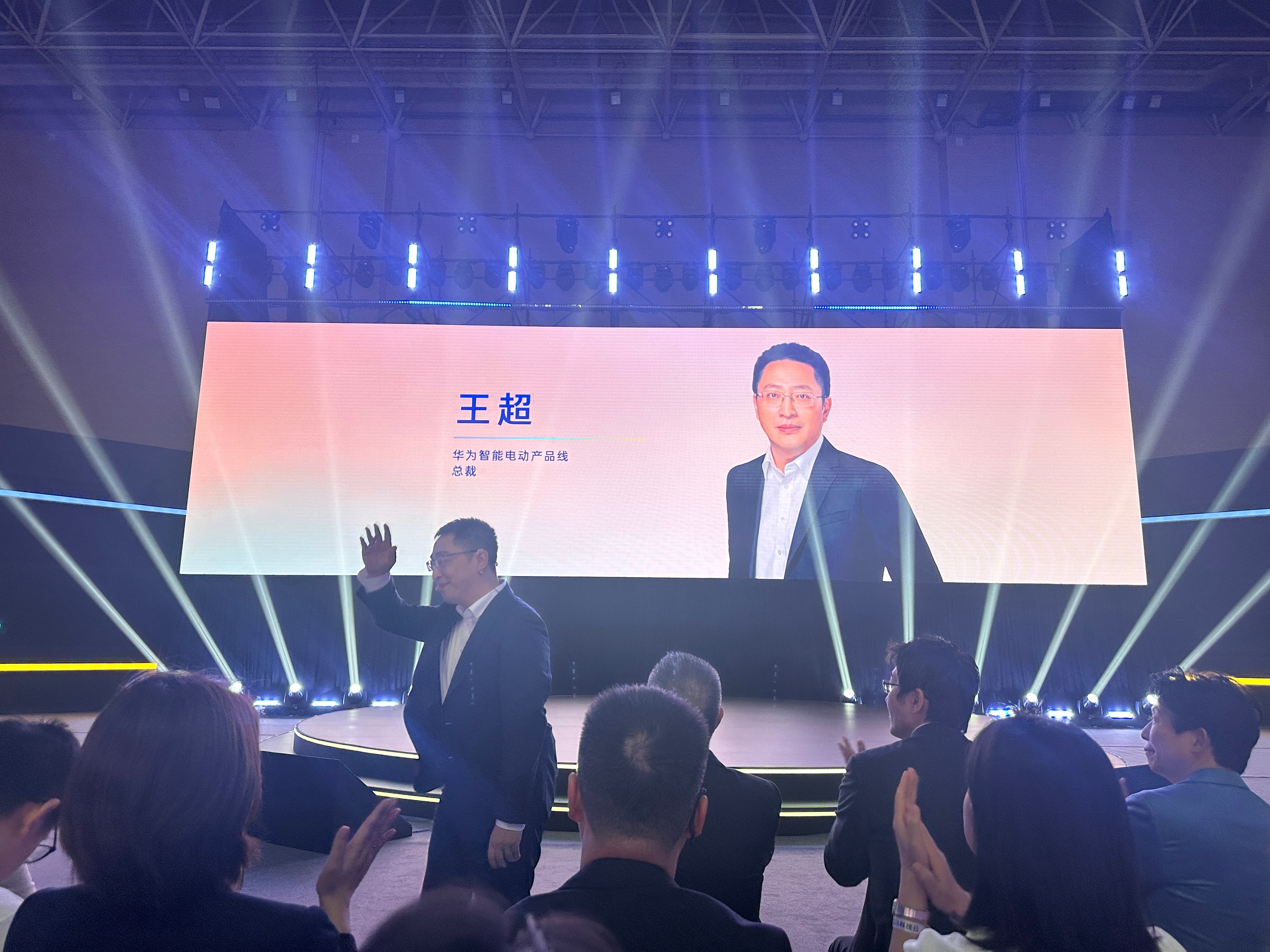 丰田变了！把华为、小米装进丰田，广汽丰田这是要变天！广丰打造华为MMT小米智能体