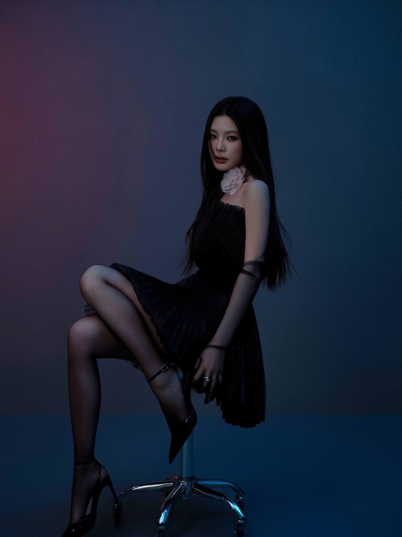 姚晓棠黑线画报：女明星的大长腿，优雅迷人！