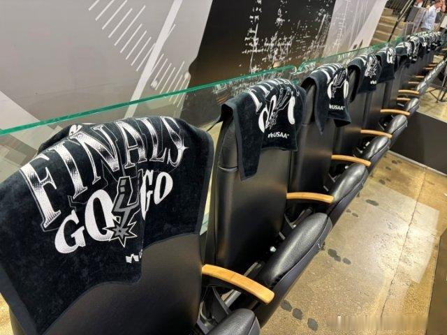 NBA G2马刺主场布置中明天这里将万众瞩目！nba总决赛 马刺vs尼克斯