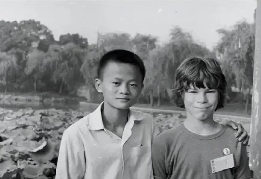 出身草根的马云抓住这次机会，
命运的齿轮开始冒烟！
换做是你，
成功的概率有多少