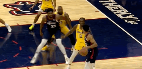 39岁的老詹头面对MVP大中锋篮下卡位，对抗一点都不吃亏！