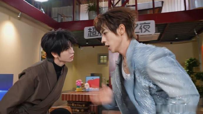 黄誉博颜安直播 推理时刻热播中！黄誉博颜安坐镇直播间，闯关解锁巅峰之夜嘉宾阵容，