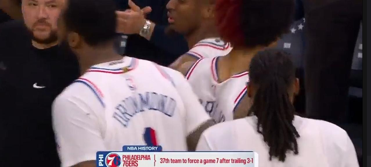25-26赛季NBA季后赛东部首轮第六场，76人队106-93击败凯尔特人将系列
