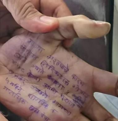 印度女医生遭警察性侵后自杀
10月23日，印度马哈拉施特拉邦一名女医生在医院自杀